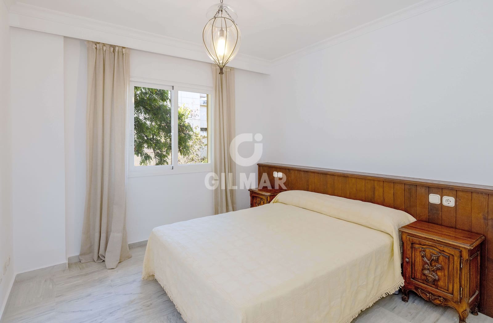 2 bedroom Flat for sale in Marbella with pool garage - € 520,000 (Ref: 9968958)