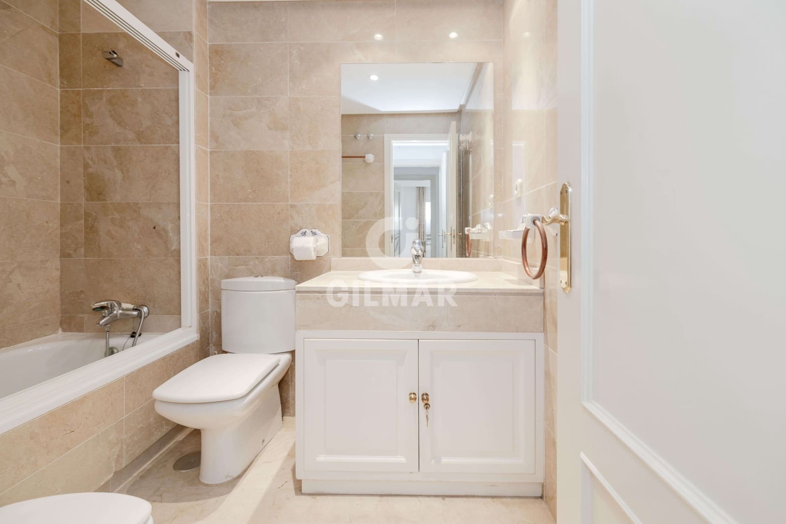 2 bedroom Flat for sale in Marbella with pool garage - € 520,000 (Ref: 9968958)