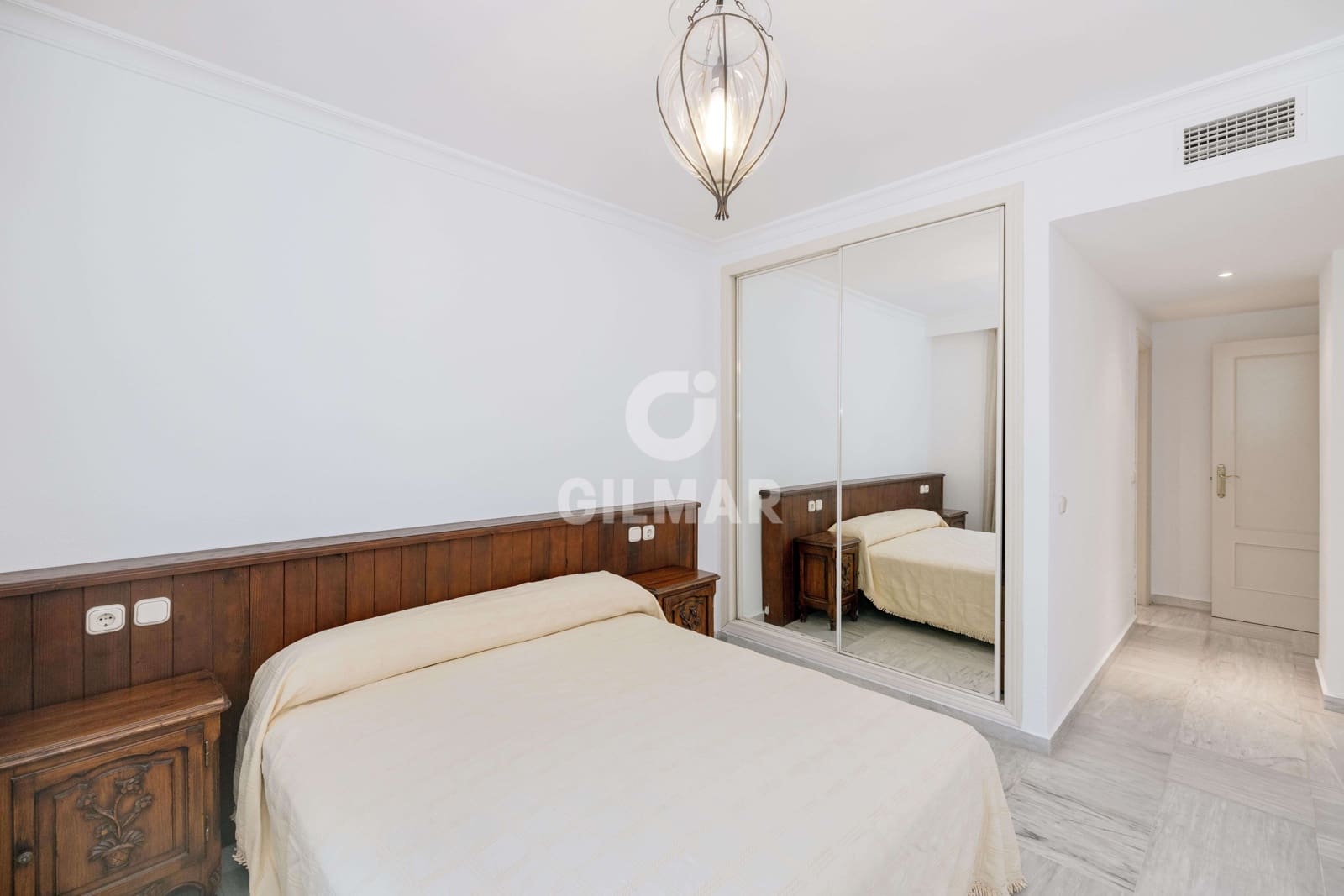 2 bedroom Flat for sale in Marbella with pool garage - € 520,000 (Ref: 9968958)