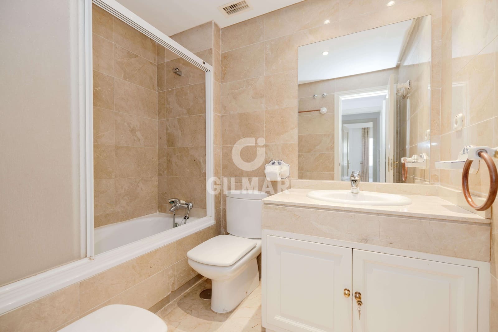 2 bedroom Flat for sale in Marbella with pool garage - € 520,000 (Ref: 9968958)
