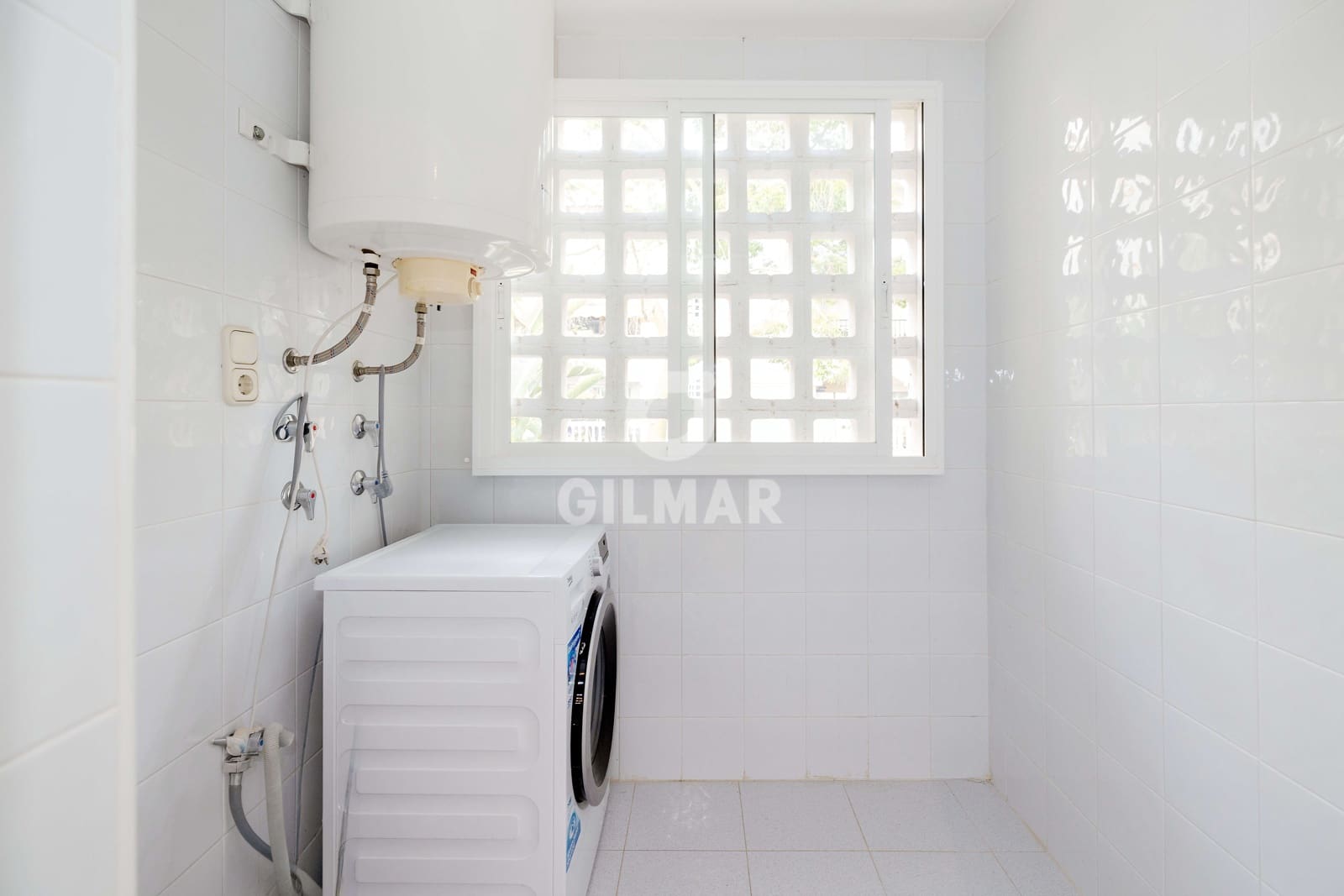 2 bedroom Flat for sale in Marbella with pool garage - € 520,000 (Ref: 9968958)