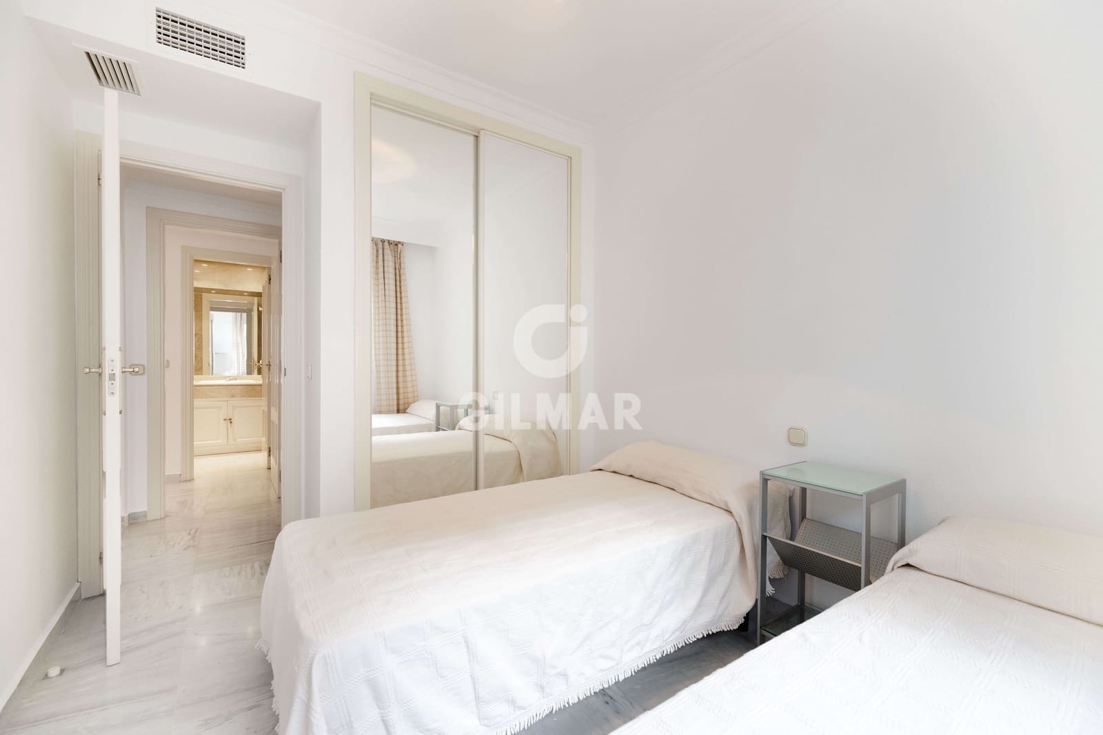 2 bedroom Flat for sale in Marbella with pool garage - € 520,000 (Ref: 9968958)