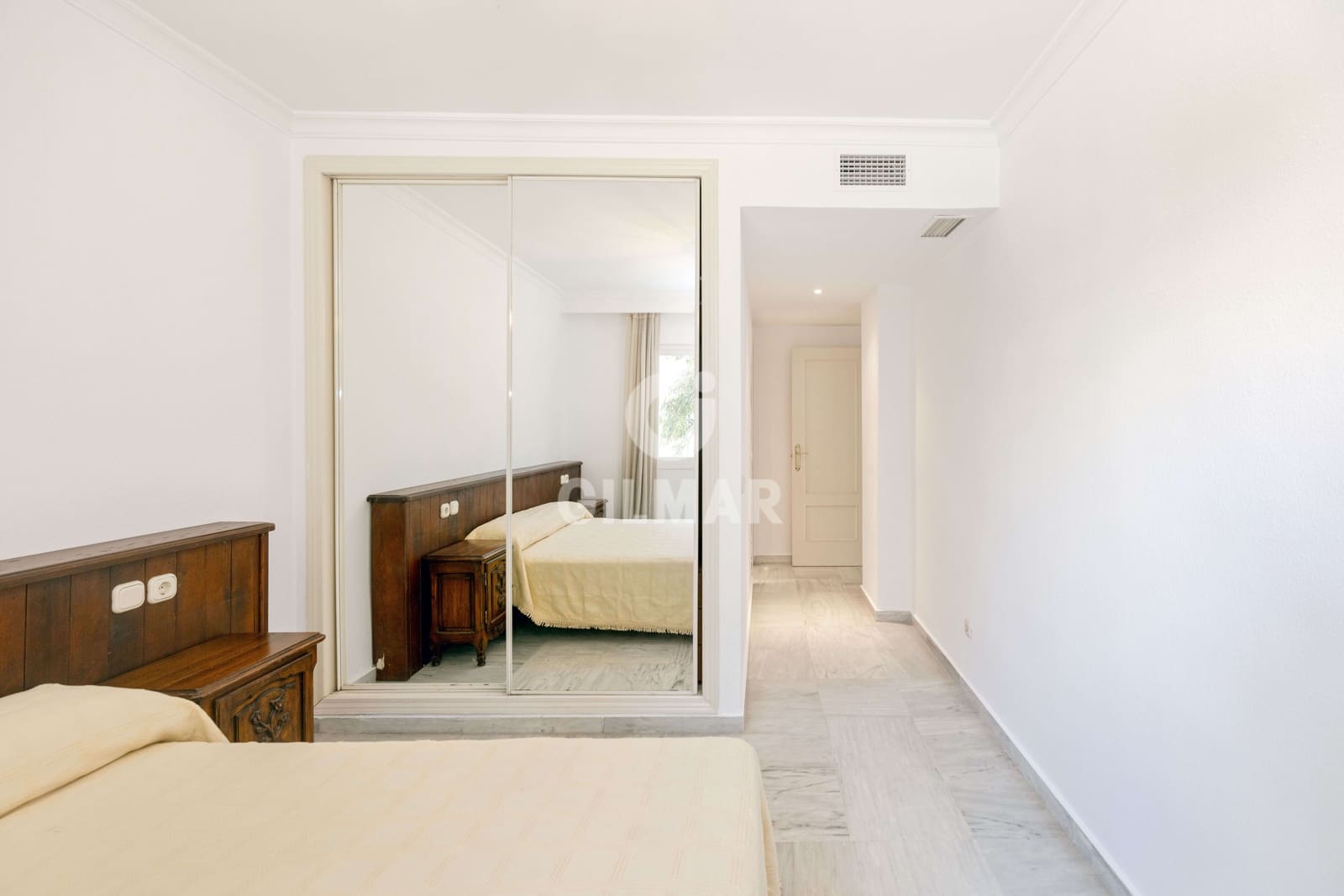 2 bedroom Flat for sale in Marbella with pool garage - € 520,000 (Ref: 9968958)