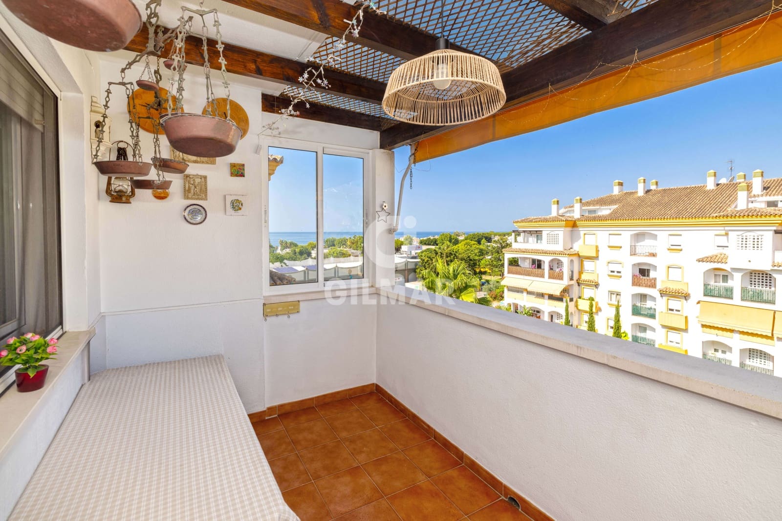4 quarto Penthouse para venda em Marbella com piscina garagem - 895 000 € (Ref: 9968960)