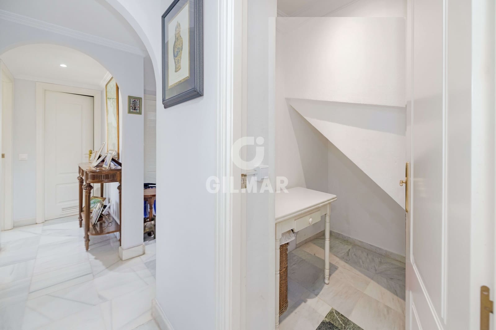 4 quarto Penthouse para venda em Marbella com piscina garagem - 895 000 € (Ref: 9968960)