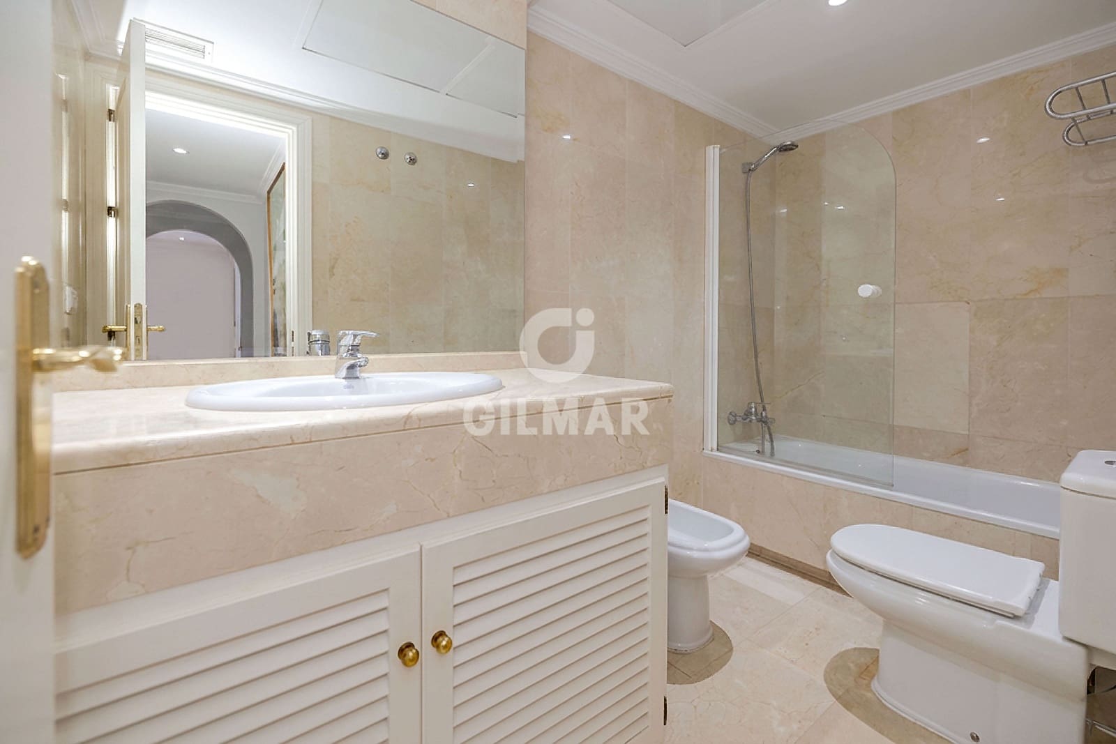 4 quarto Penthouse para venda em Marbella com piscina garagem - 895 000 € (Ref: 9968960)