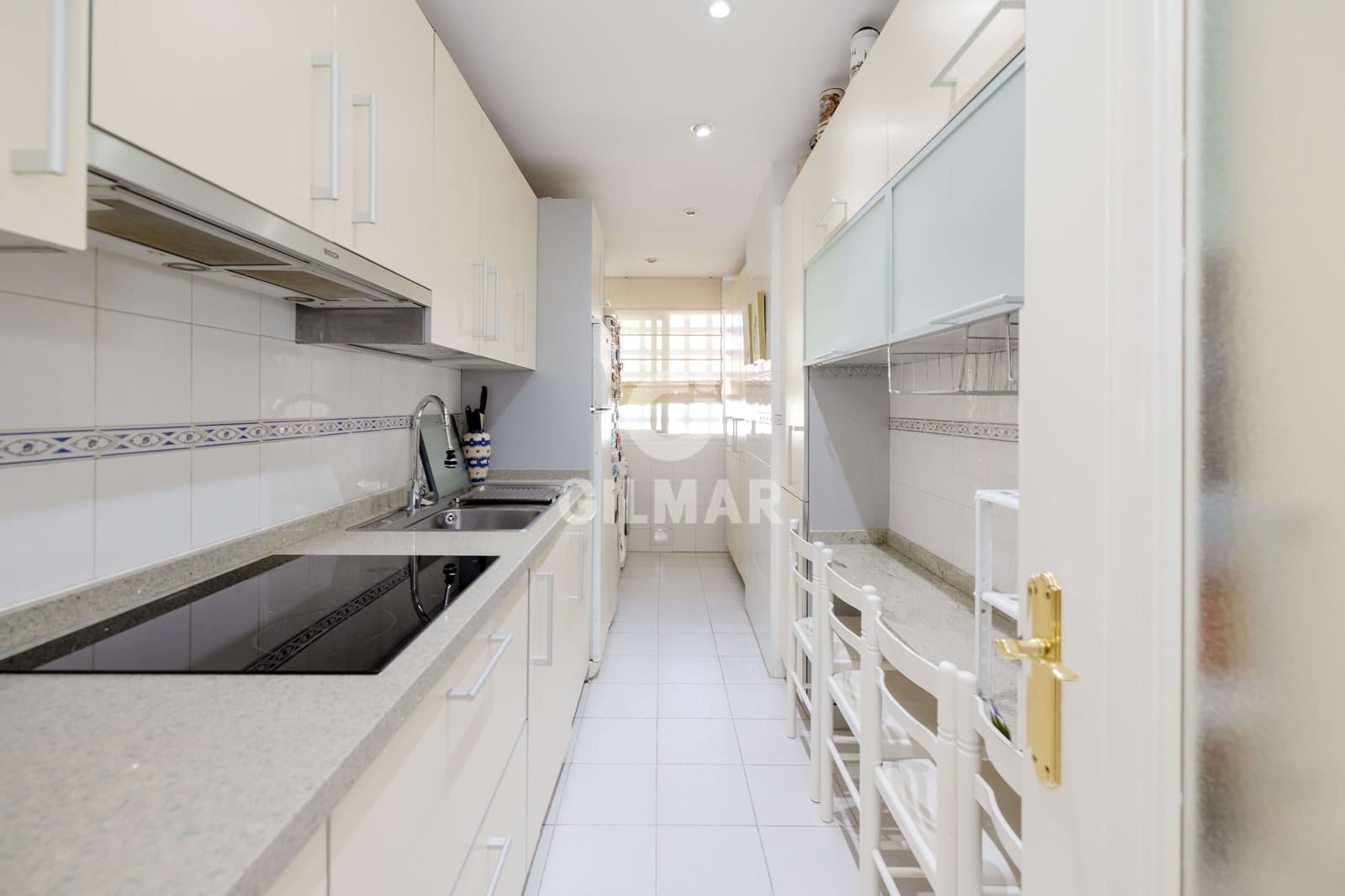 4 quarto Penthouse para venda em Marbella com piscina garagem - 895 000 € (Ref: 9968960)