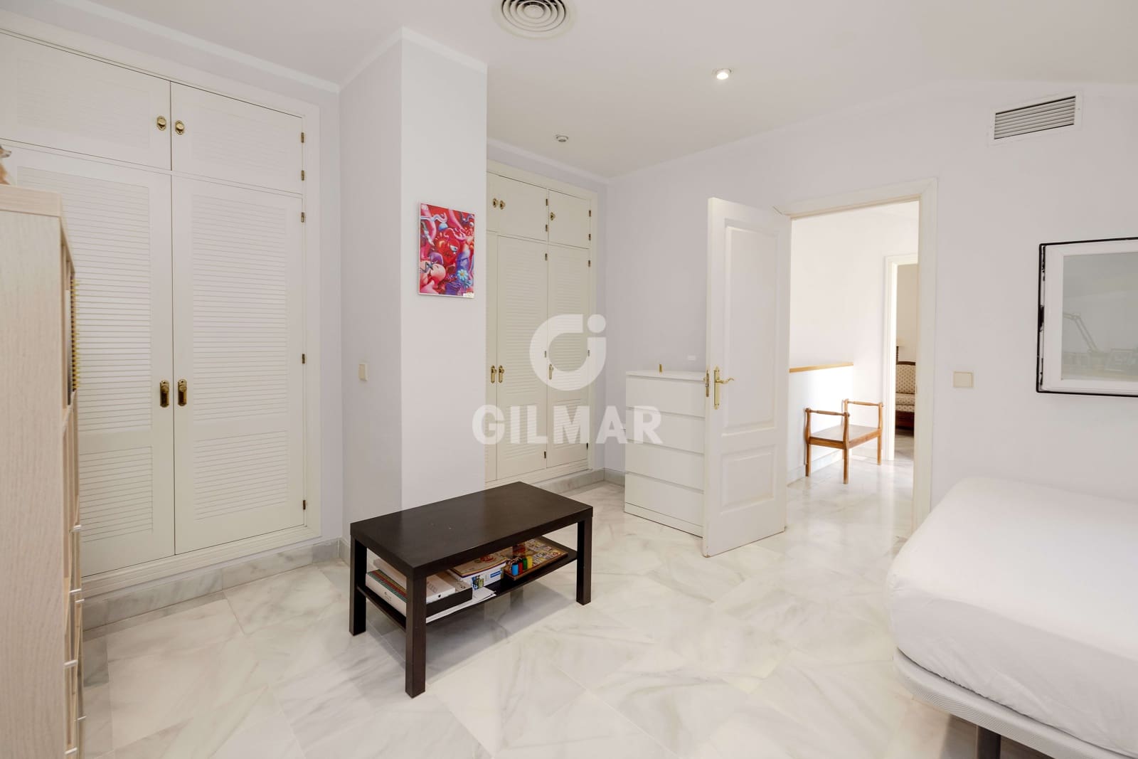 4 quarto Penthouse para venda em Marbella com piscina garagem - 895 000 € (Ref: 9968960)