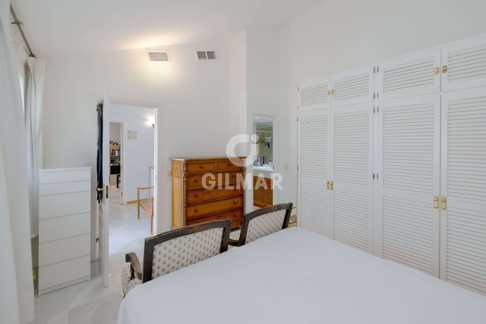 4 quarto Penthouse para venda em Marbella com piscina garagem - 895 000 € (Ref: 9968960)