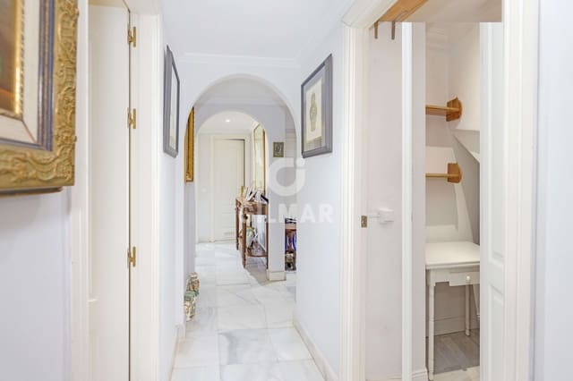 Ático de 4 habitaciones en Lomas De Marbella, Marbella en venta con piscina garaje - 895.000 € (Ref: 9968960)