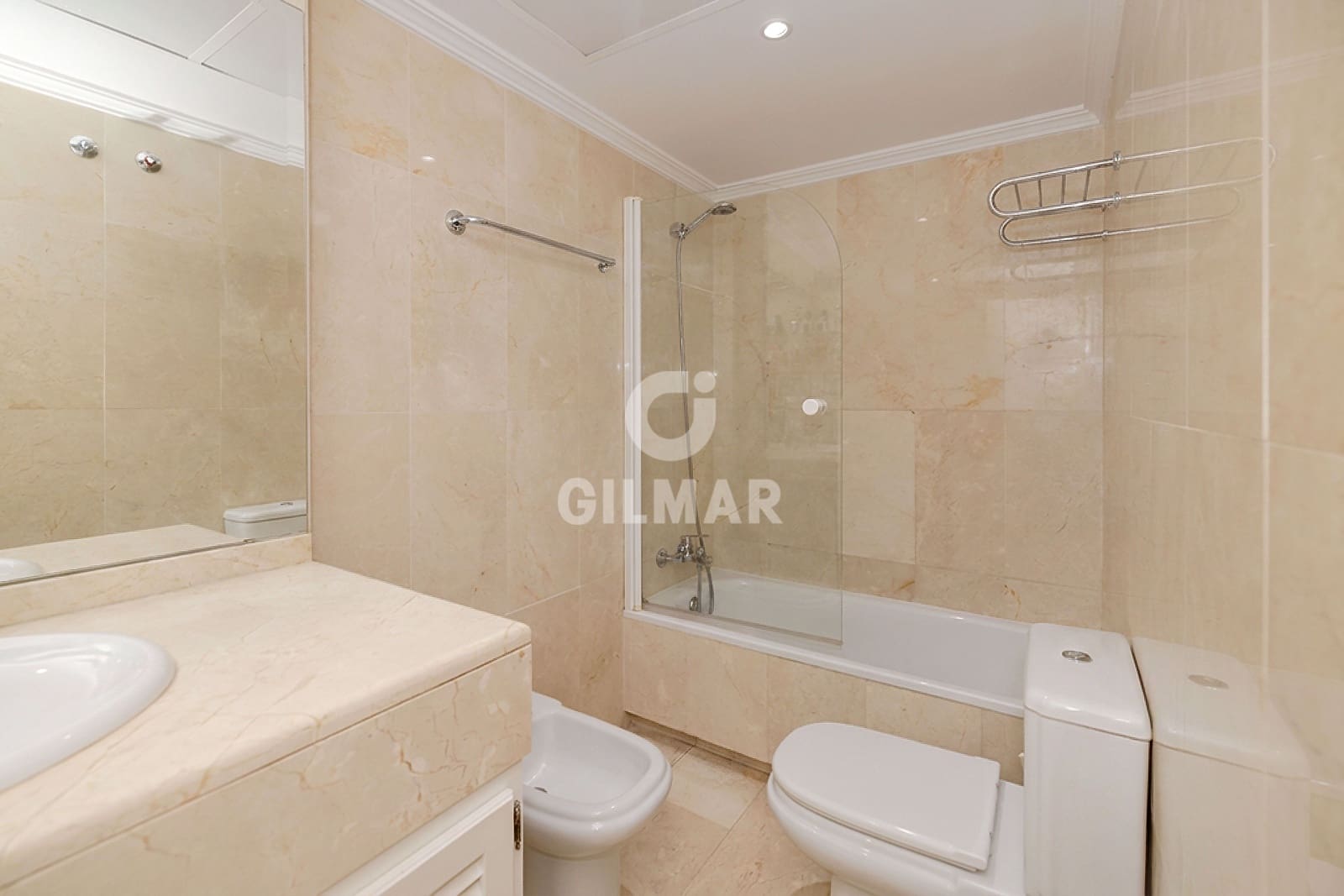 4 quarto Penthouse para venda em Marbella com piscina garagem - 895 000 € (Ref: 9968960)