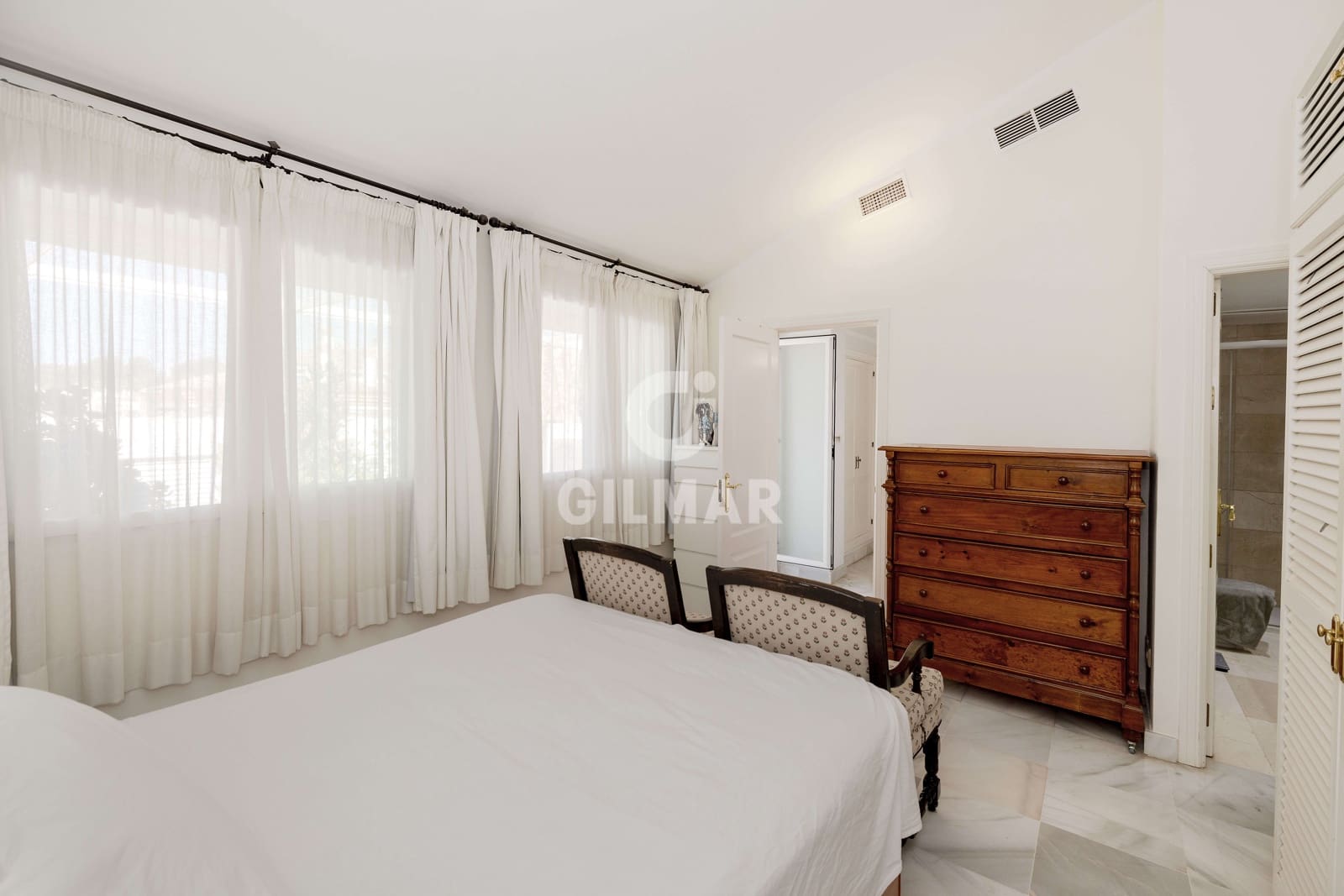 4 quarto Penthouse para venda em Marbella com piscina garagem - 895 000 € (Ref: 9968960)