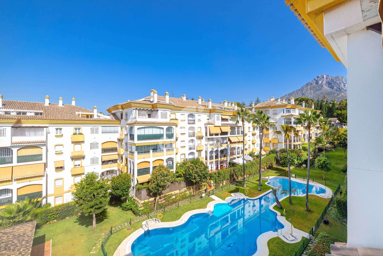 4 quarto Penthouse para venda em Marbella com piscina garagem - 895 000 € (Ref: 9968960)