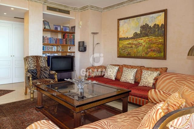 4 soveværelse Penthouse til salg i Río Real, Marbella med swimmingpool garage - € 3.850.000 (Ref: 9969111)
