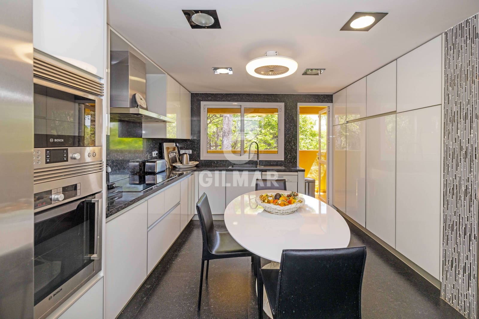 4 soveværelse Penthouse til salg i Rio Real med swimmingpool garage - € 3.850.000 (Ref: 9969111)