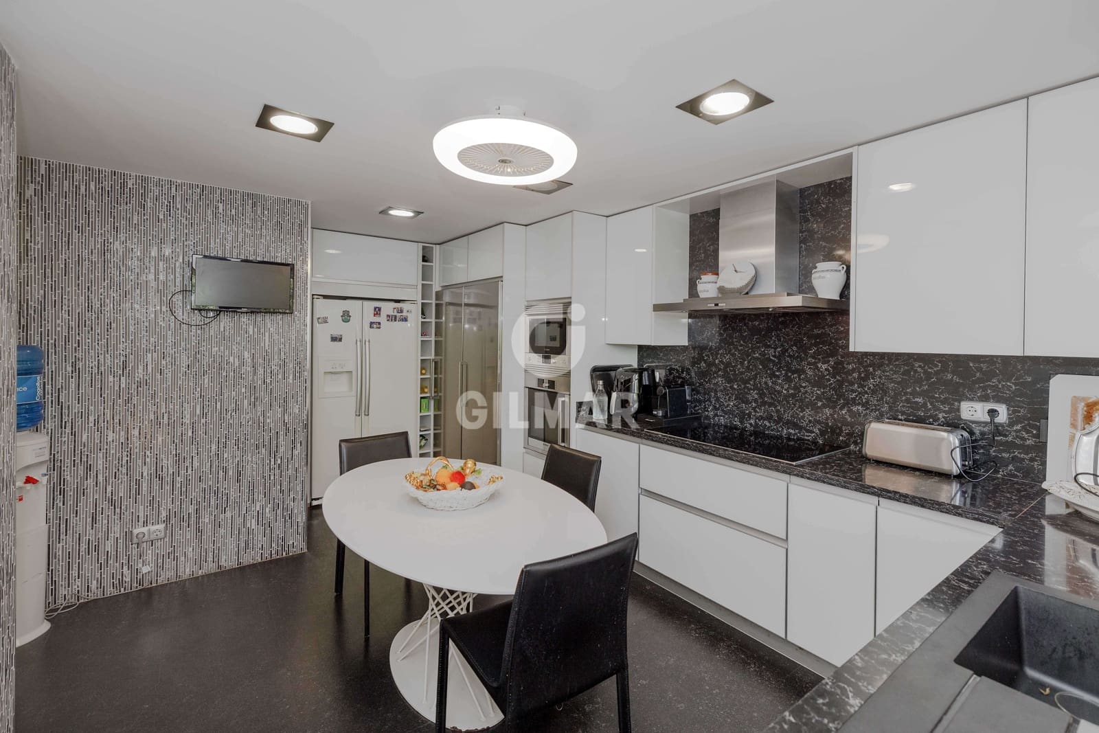 4 soveværelse Penthouse til salg i Rio Real med swimmingpool garage - € 3.850.000 (Ref: 9969111)