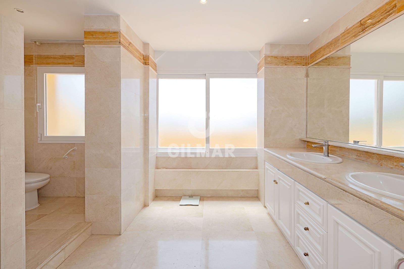 4 soveværelse Penthouse til salg i Rio Real med swimmingpool garage - € 3.850.000 (Ref: 9969111)