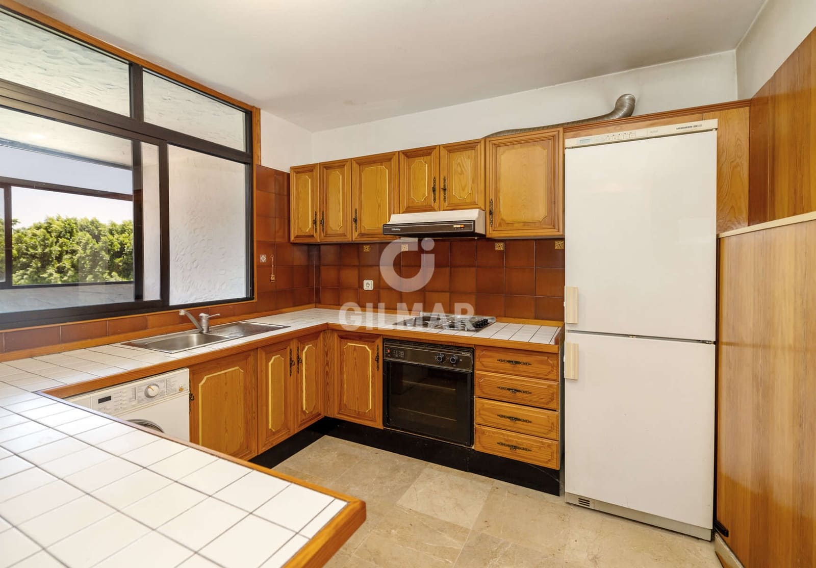 3 bedroom Flat for sale in Estepona with pool - € 450,000 (Ref: 9974014)