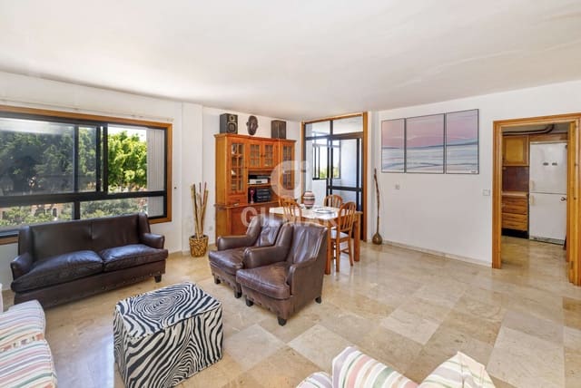 3 makuuhuone Asunto myytävänä paikassa Seghers, Estepona mukana uima-altaan - 450 000 € (Ref: 9974014)