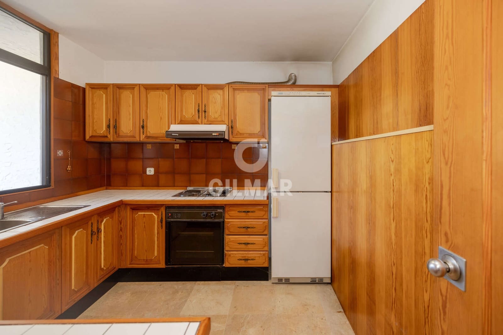 3 bedroom Flat for sale in Estepona with pool - € 450,000 (Ref: 9974014)