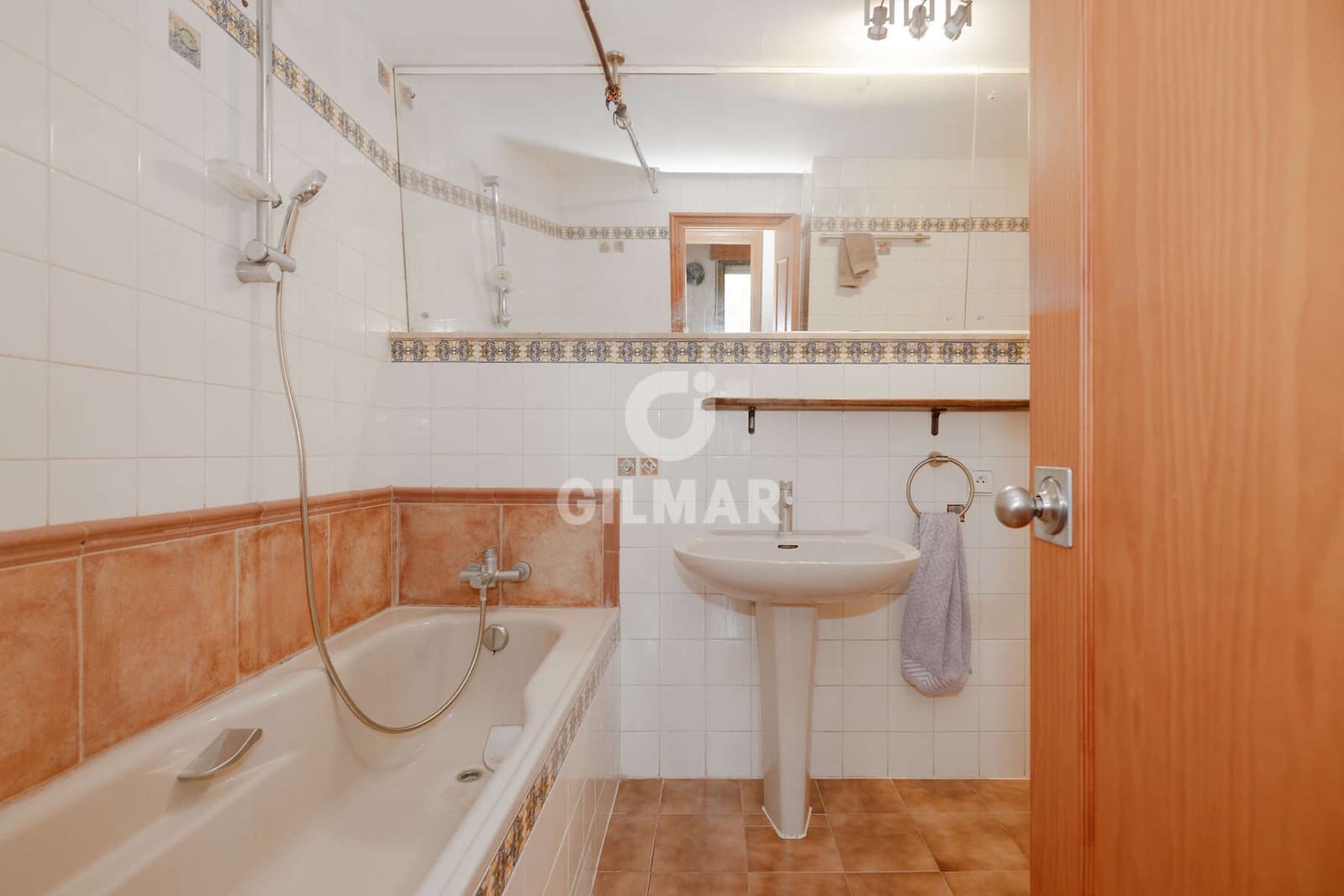 3 bedroom Flat for sale in Estepona with pool - € 450,000 (Ref: 9974014)
