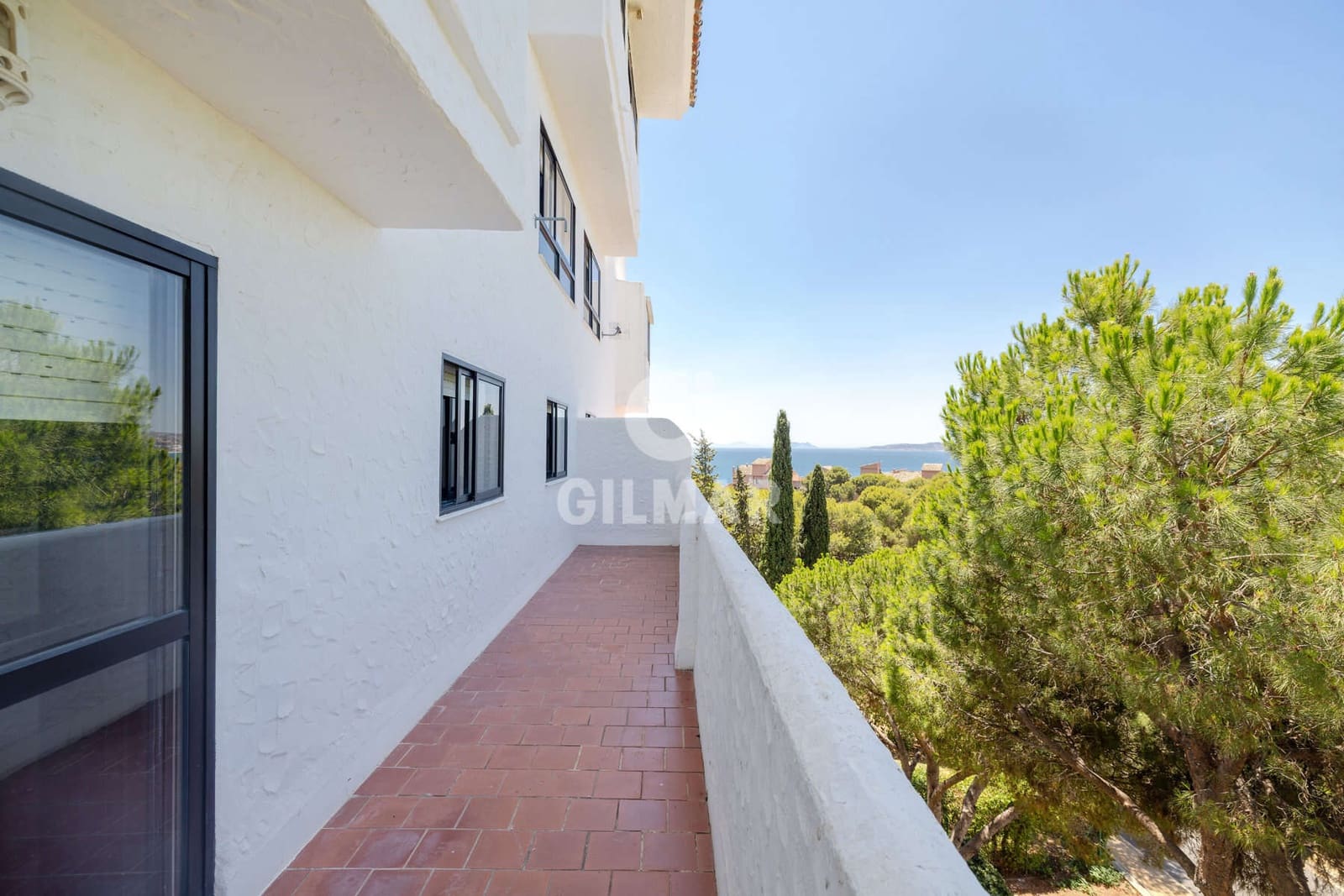 3 bedroom Flat for sale in Estepona with pool - € 450,000 (Ref: 9974014)