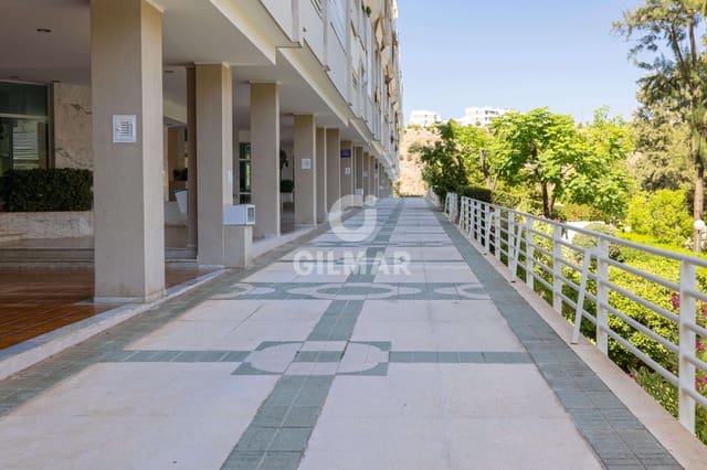 4 Zimmer Wohnung zu verkaufen in El Limonar, Málaga Stadt mit Pool Garage - 850.000 € (Ref: 9976166)
