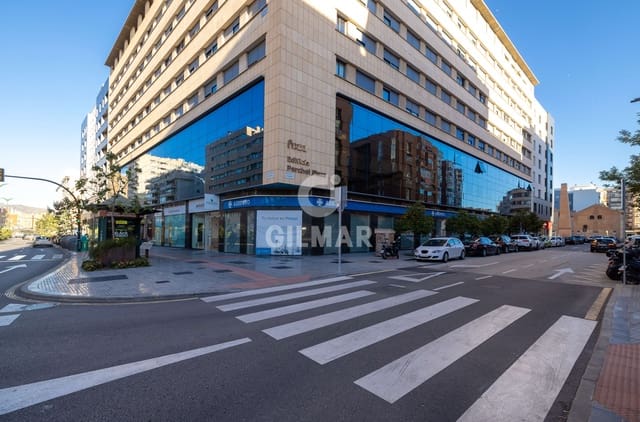 Garasje til salgs i Perchel Sur, Málaga by - € 49 900 (Ref: 9976435)
