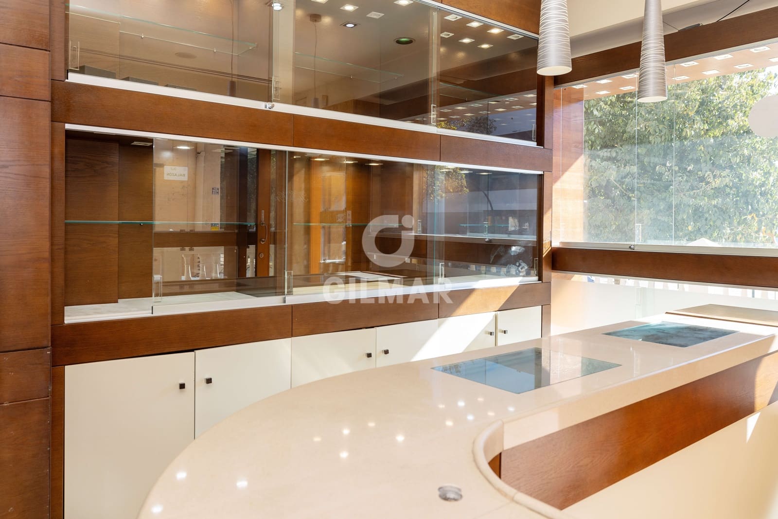 Commercial for sale in Malaga city - € 154,000 (Ref: 9976436)
