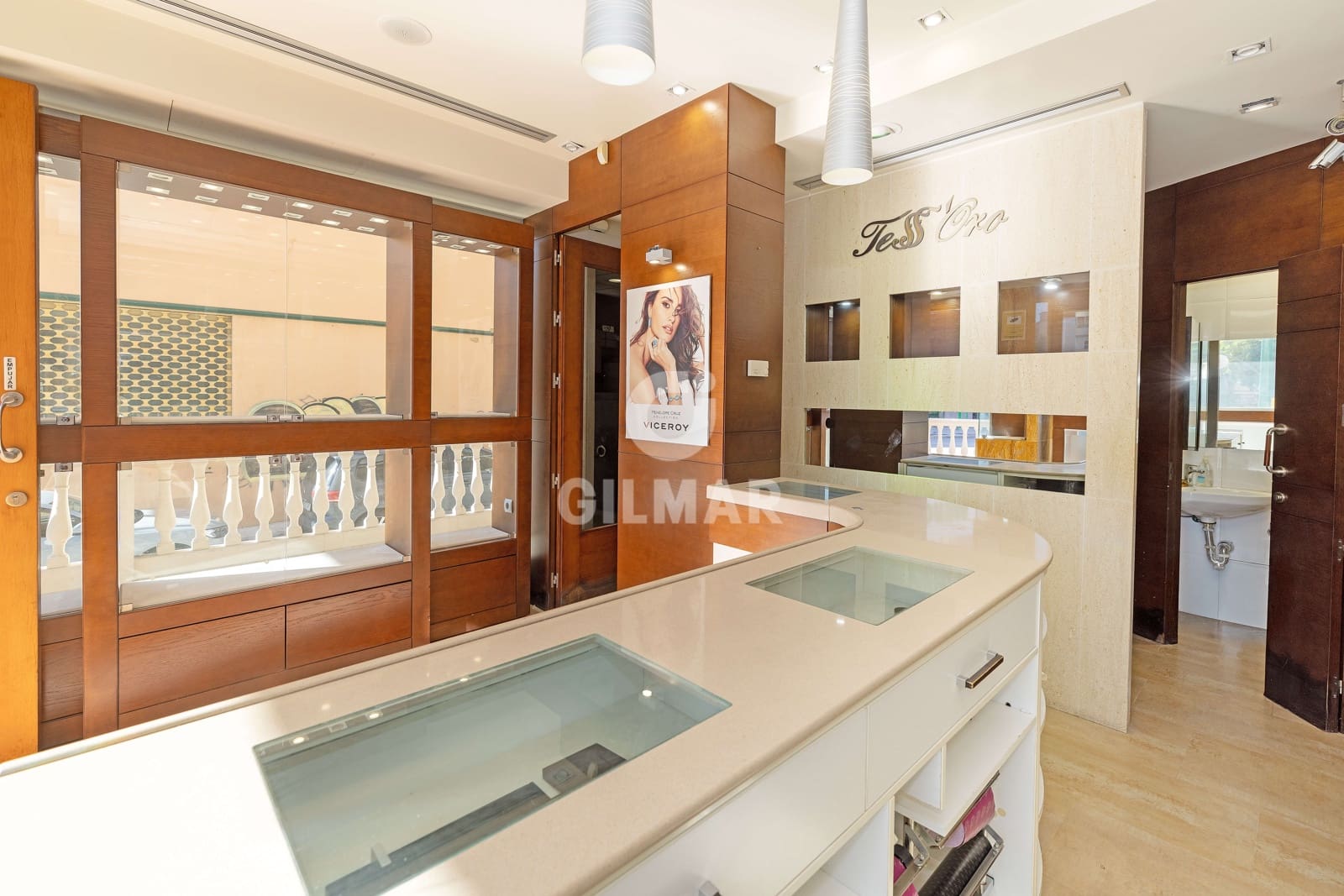 Commercial for sale in Malaga city - € 154,000 (Ref: 9976436)