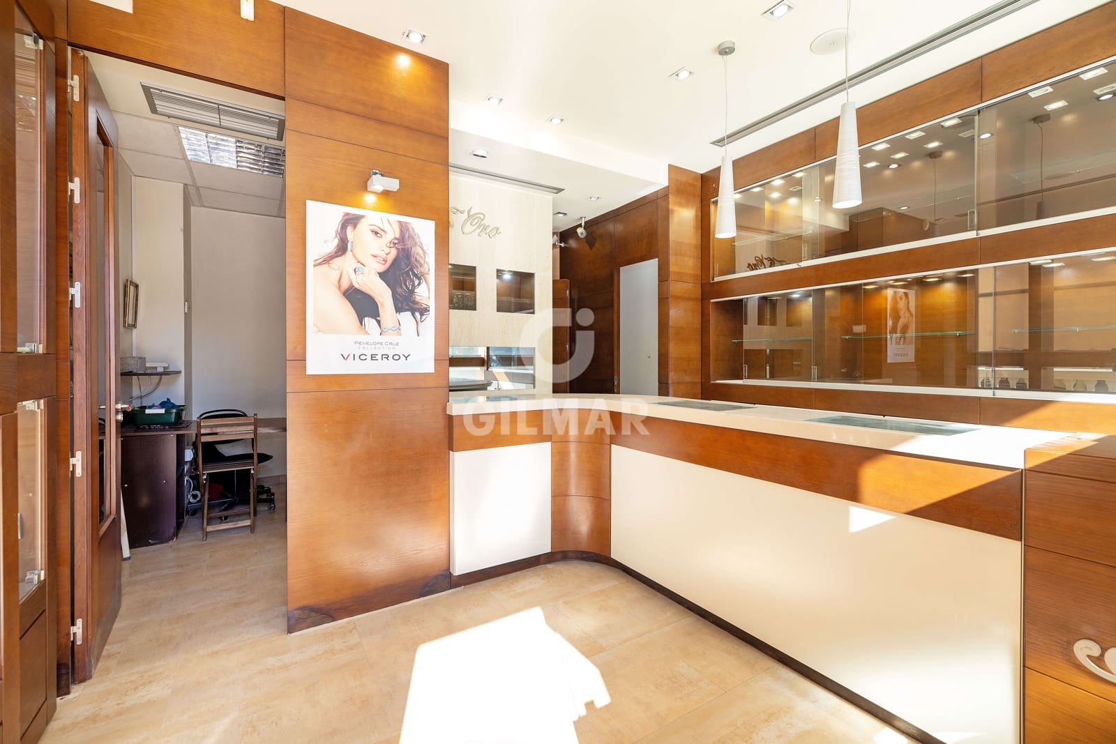 Commercial for sale in Malaga city - € 154,000 (Ref: 9976436)