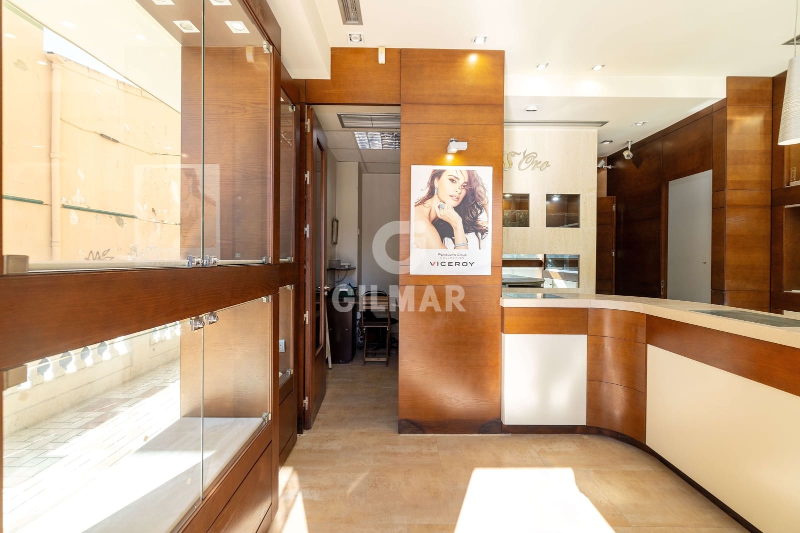 Commercial for sale in Malaga city - € 154,000 (Ref: 9976436)