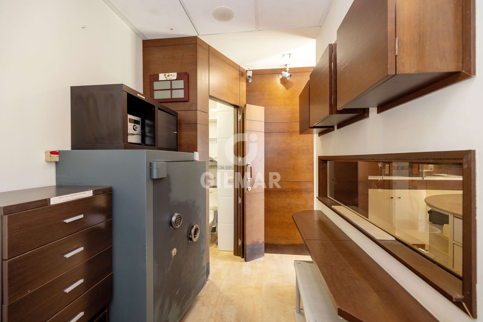 Commercial for sale in Malaga city - € 154,000 (Ref: 9976436)
