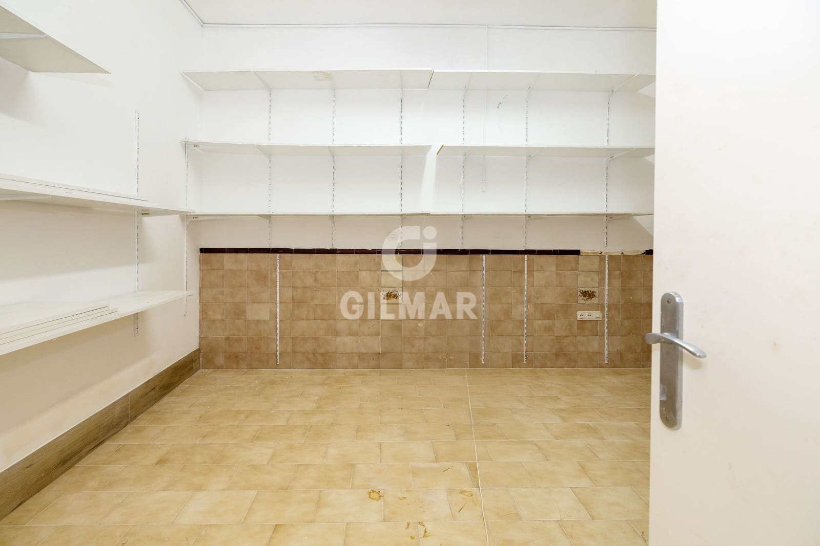 Commercial for sale in Malaga city - € 154,000 (Ref: 9976436)