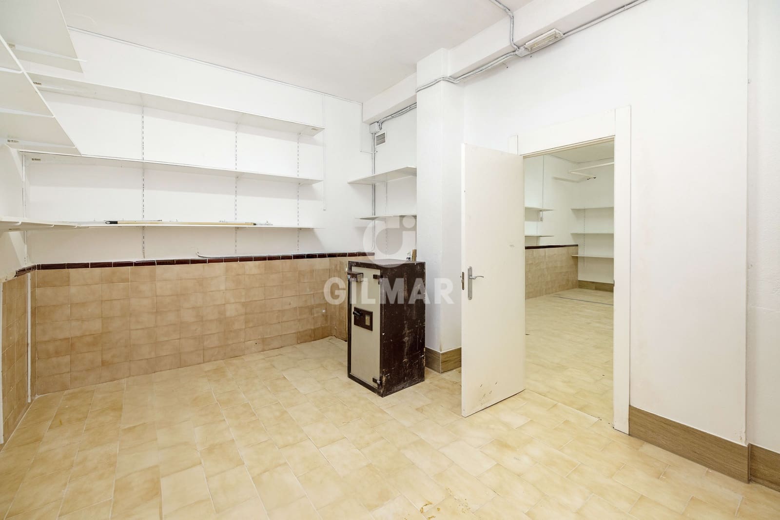 Commercial for sale in Malaga city - € 154,000 (Ref: 9976436)