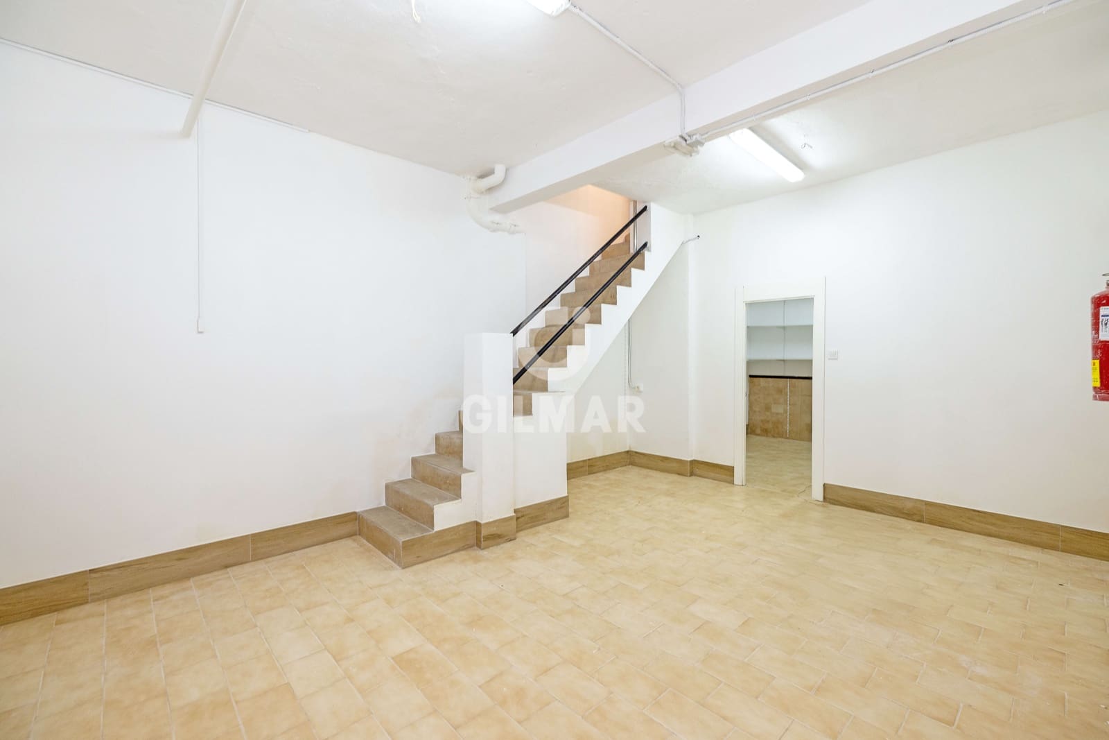 Commercial for sale in Malaga city - € 154,000 (Ref: 9976436)