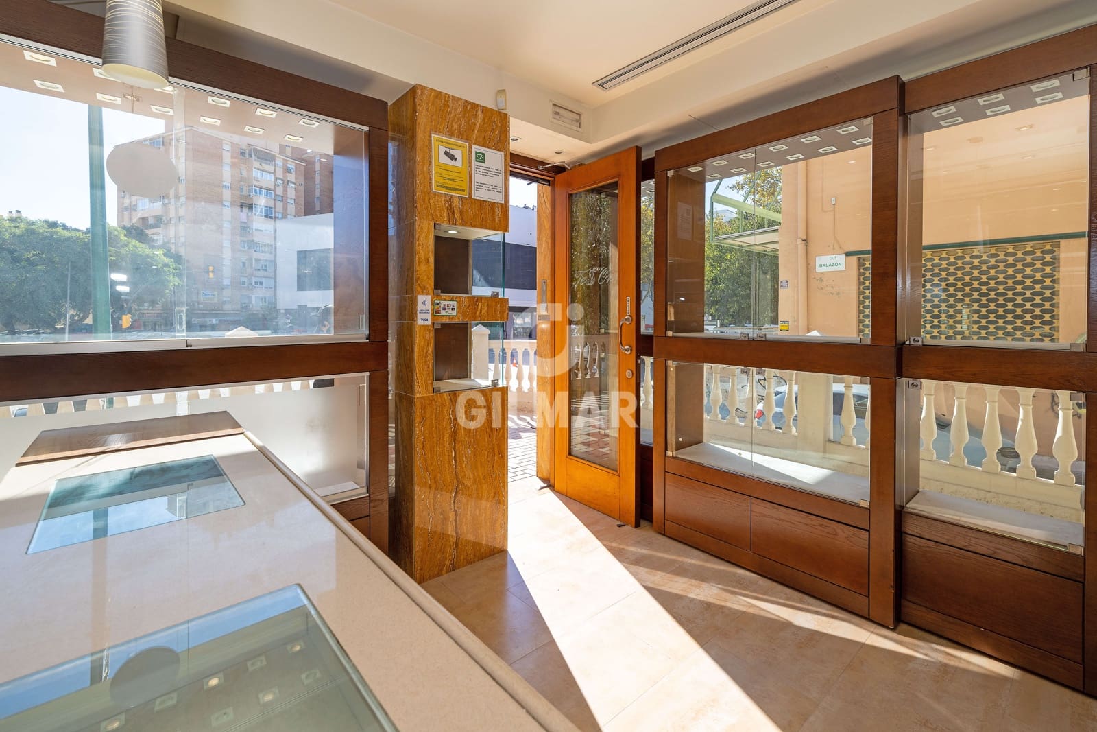 Commercial for sale in Malaga city - € 154,000 (Ref: 9976436)