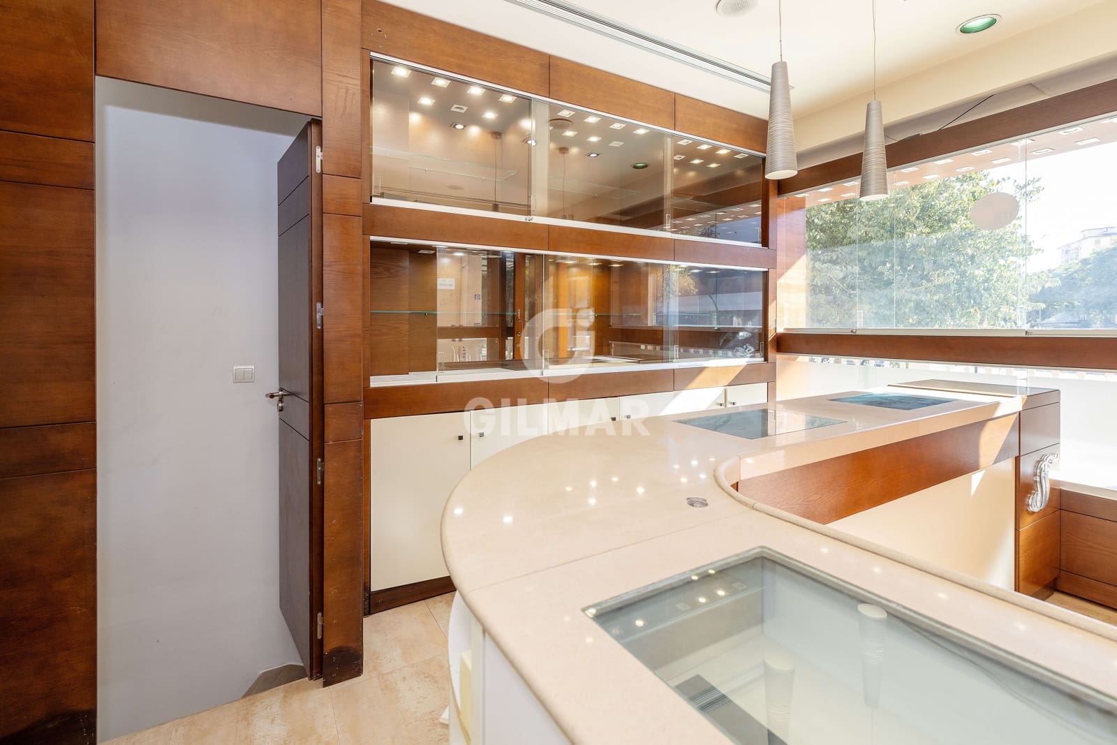 Commercial for sale in Malaga city - € 154,000 (Ref: 9976436)