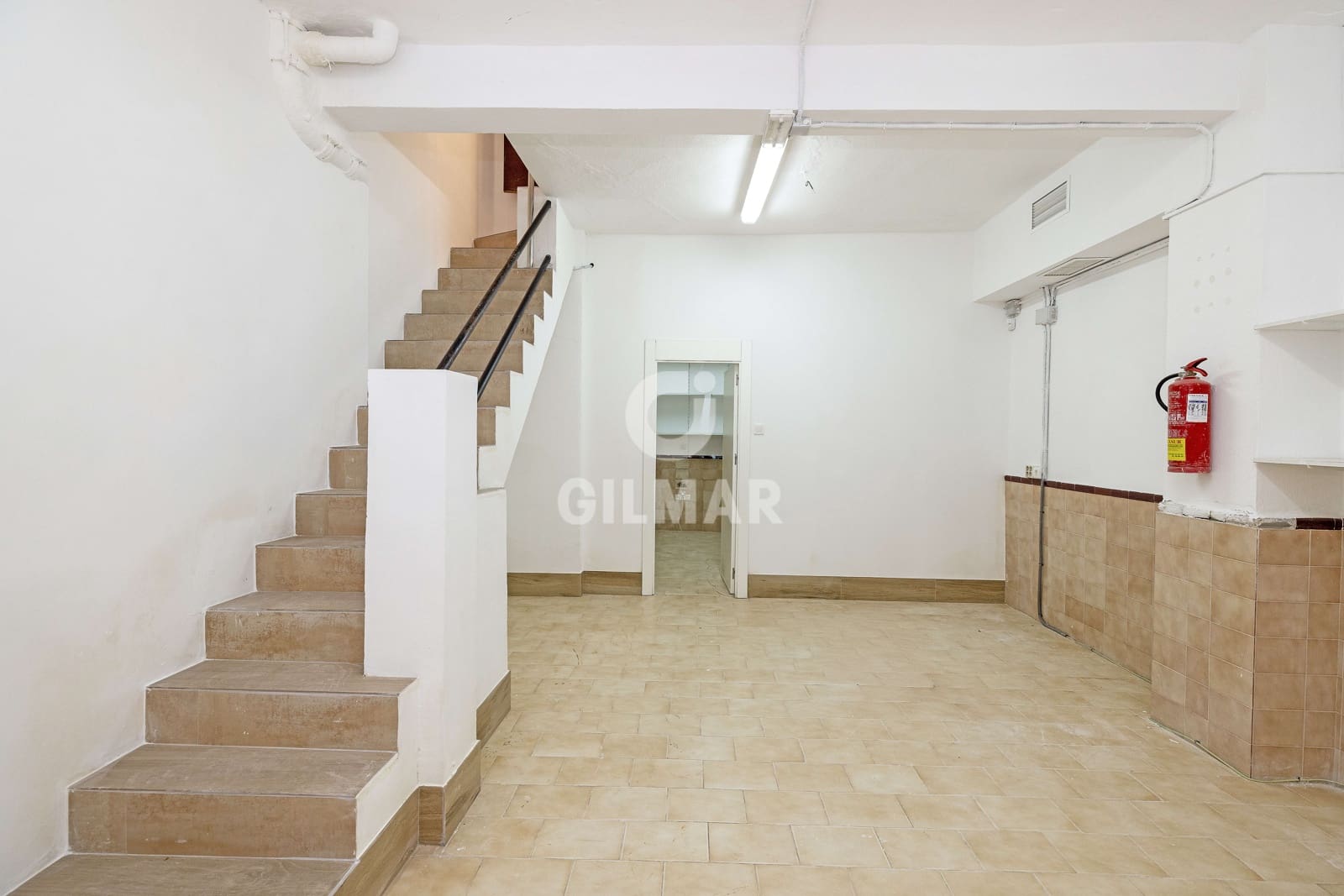 Commercial for sale in Malaga city - € 154,000 (Ref: 9976436)