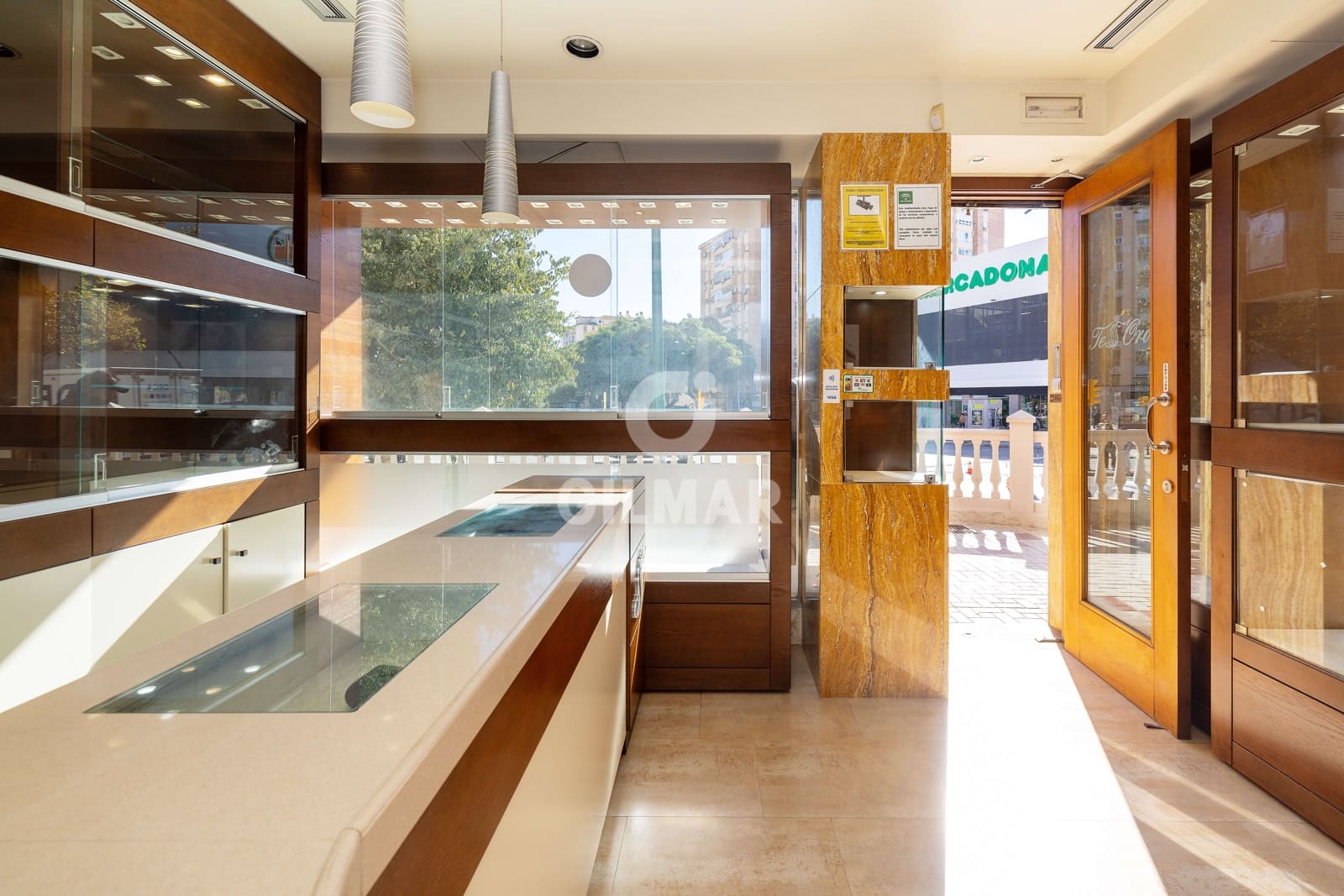 Commercial for sale in Malaga city - € 154,000 (Ref: 9976436)