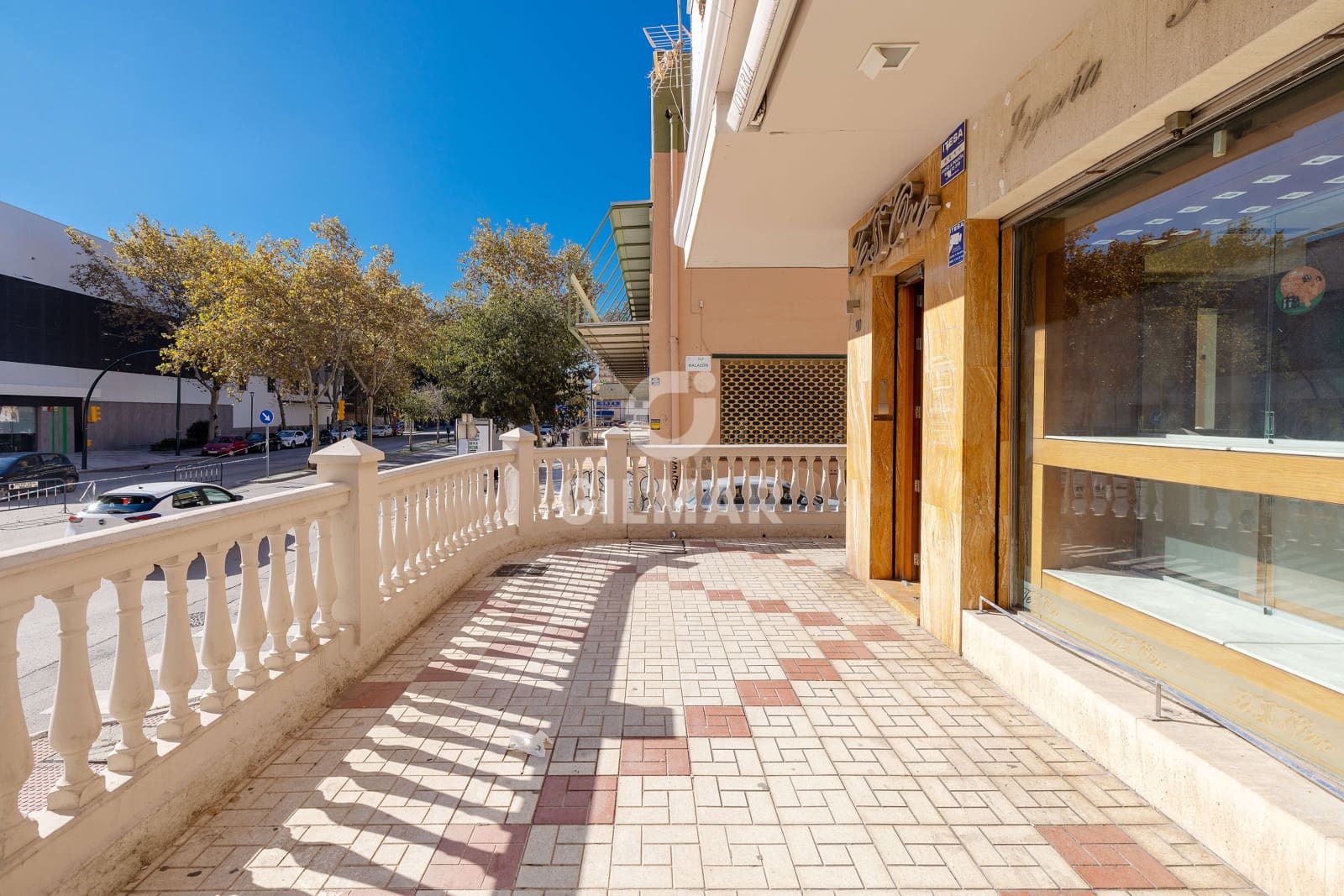 Commercial for sale in Malaga city - € 154,000 (Ref: 9976436)