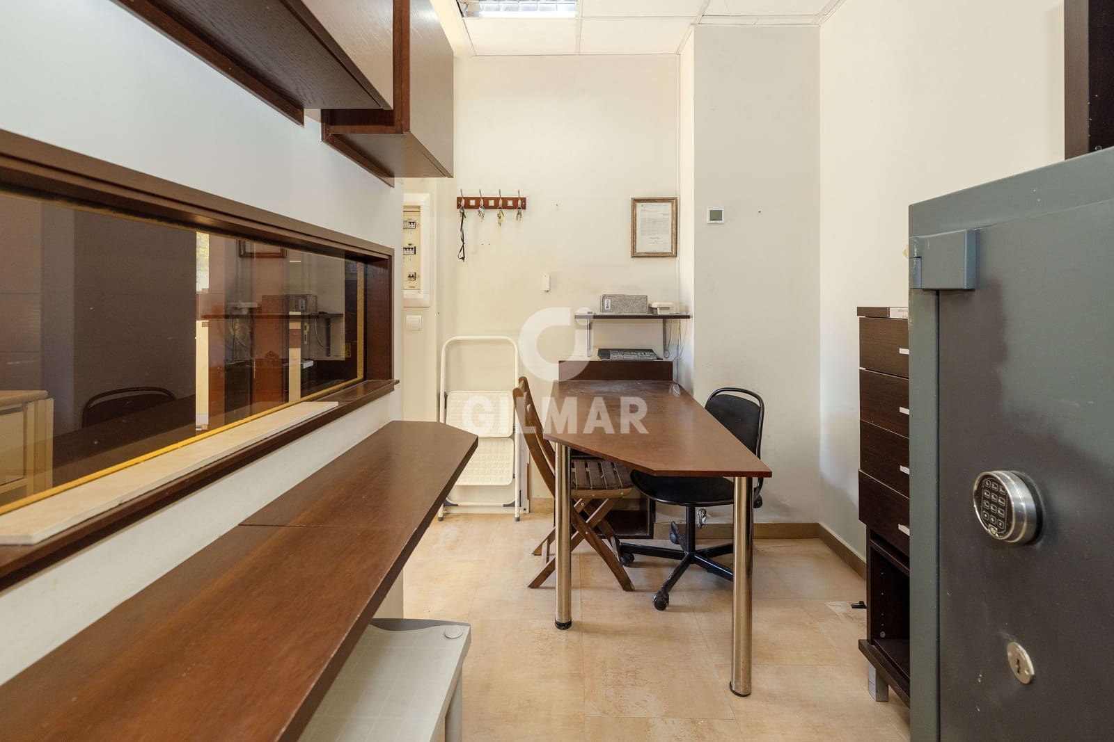 Commercial for sale in Malaga city - € 154,000 (Ref: 9976436)