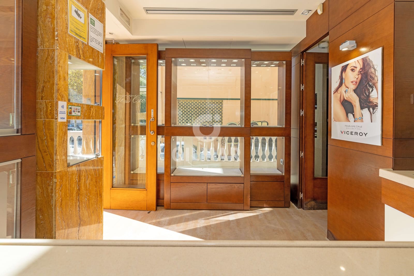 Commercial for sale in Malaga city - € 154,000 (Ref: 9976436)