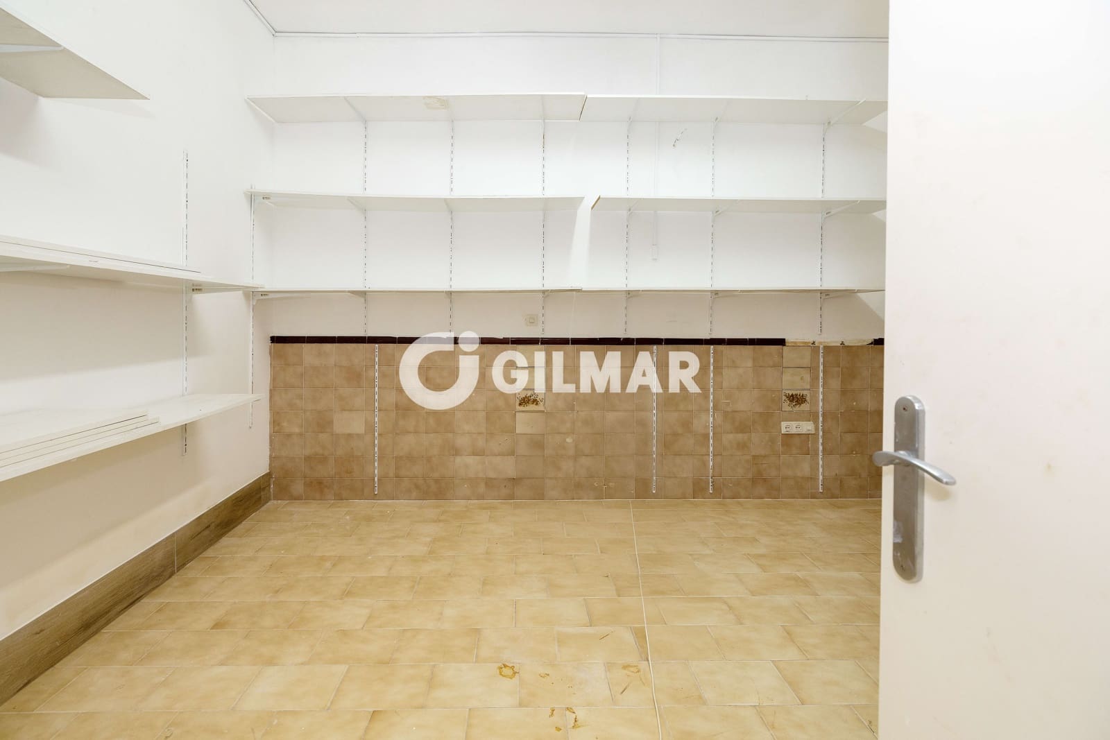 Commercieel te koop in Malaga stad - € 154.000 (Ref: 9976436)