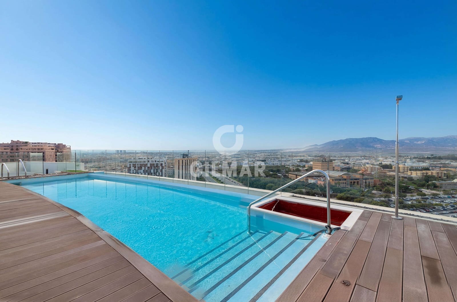 Ático de 4 habitaciones en Málaga ciudad en venta con piscina garaje - 998.000 € (Ref: 9976438)