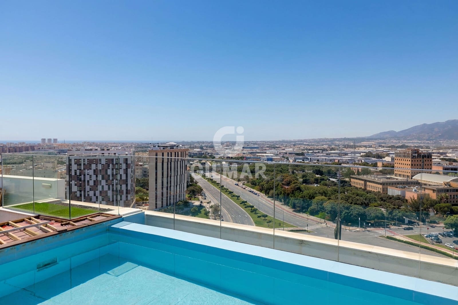 Ático de 4 habitaciones en Málaga ciudad en venta con piscina garaje - 998.000 € (Ref: 9976438)