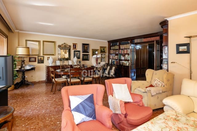 4 slaapkamer Flat te koop in Pedregalejo, Málaga stad met garage - € 1.180.000 (Ref: 9976445)