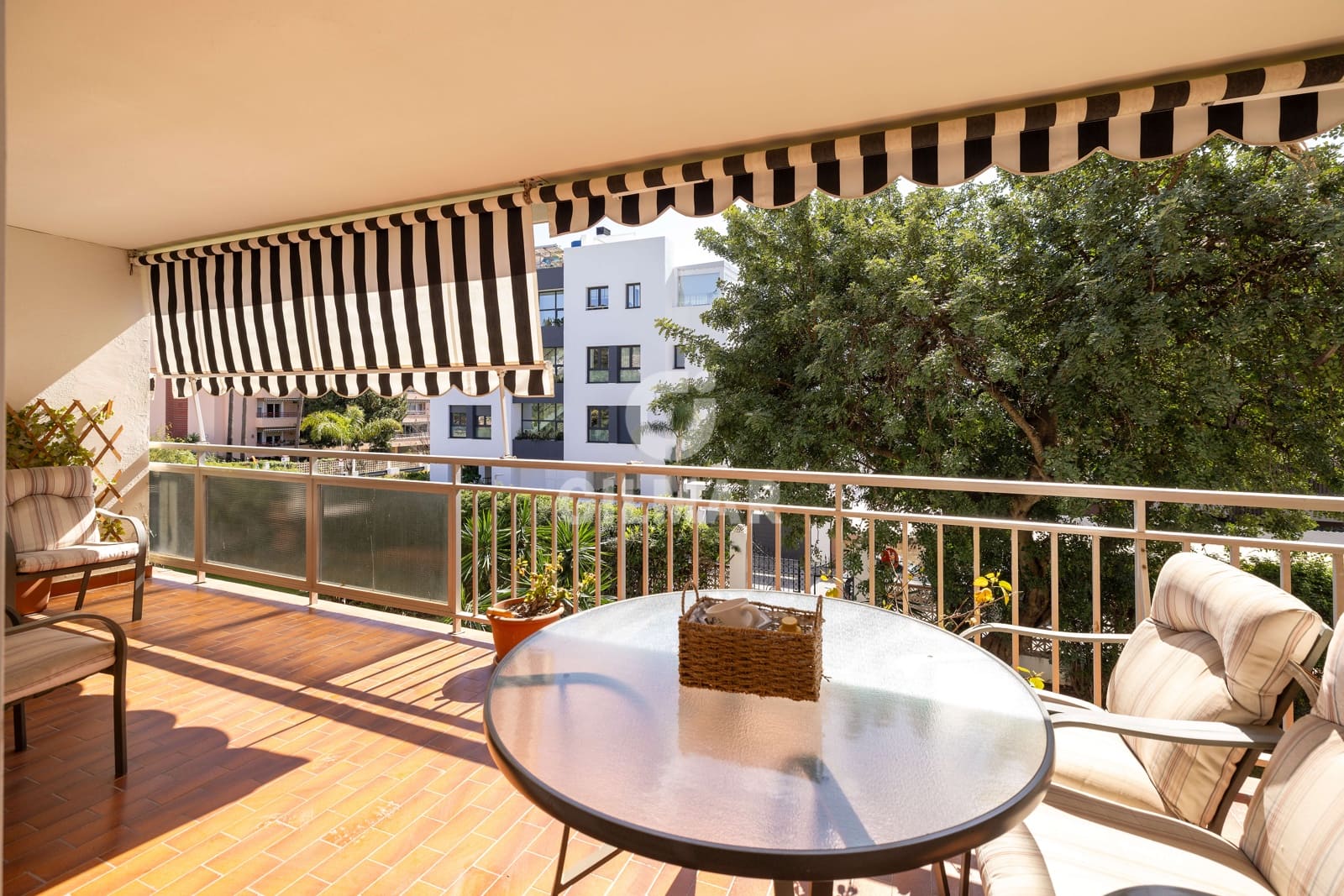 4 slaapkamer Flat te koop in Malaga stad met garage - € 1.180.000 (Ref: 9976445)