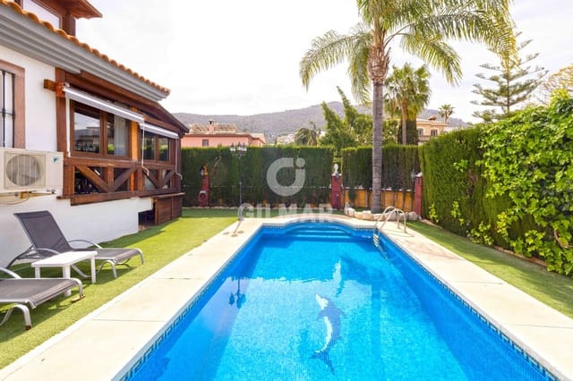 5 Zimmer Villa zu verkaufen in Alhaurín de la Torre mit Pool Garage - 799.000 € (Ref: 9976446)