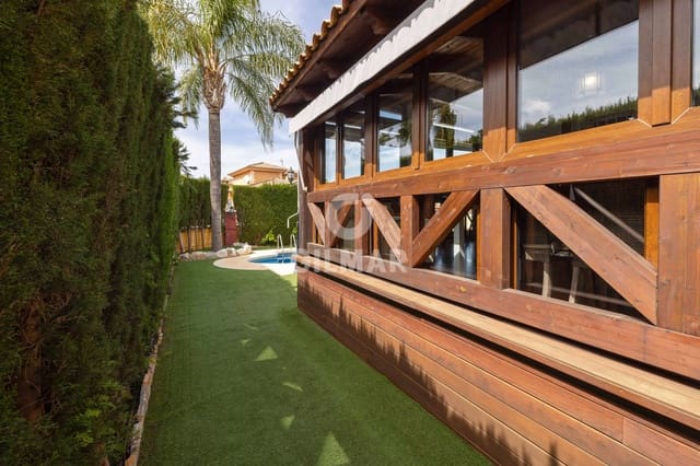 5 Zimmer Villa zu verkaufen in Alhaurín de la Torre mit Pool Garage - 799.000 € (Ref: 9976446)